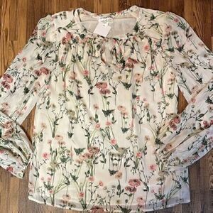 Rose + Olive woman’s flower print long sleeve blouse Size S NWT